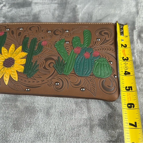 Justin Tooled Leather Crossbody / Clutch Catus Motif Removable Strap NWT Western - Picture 10 of 10